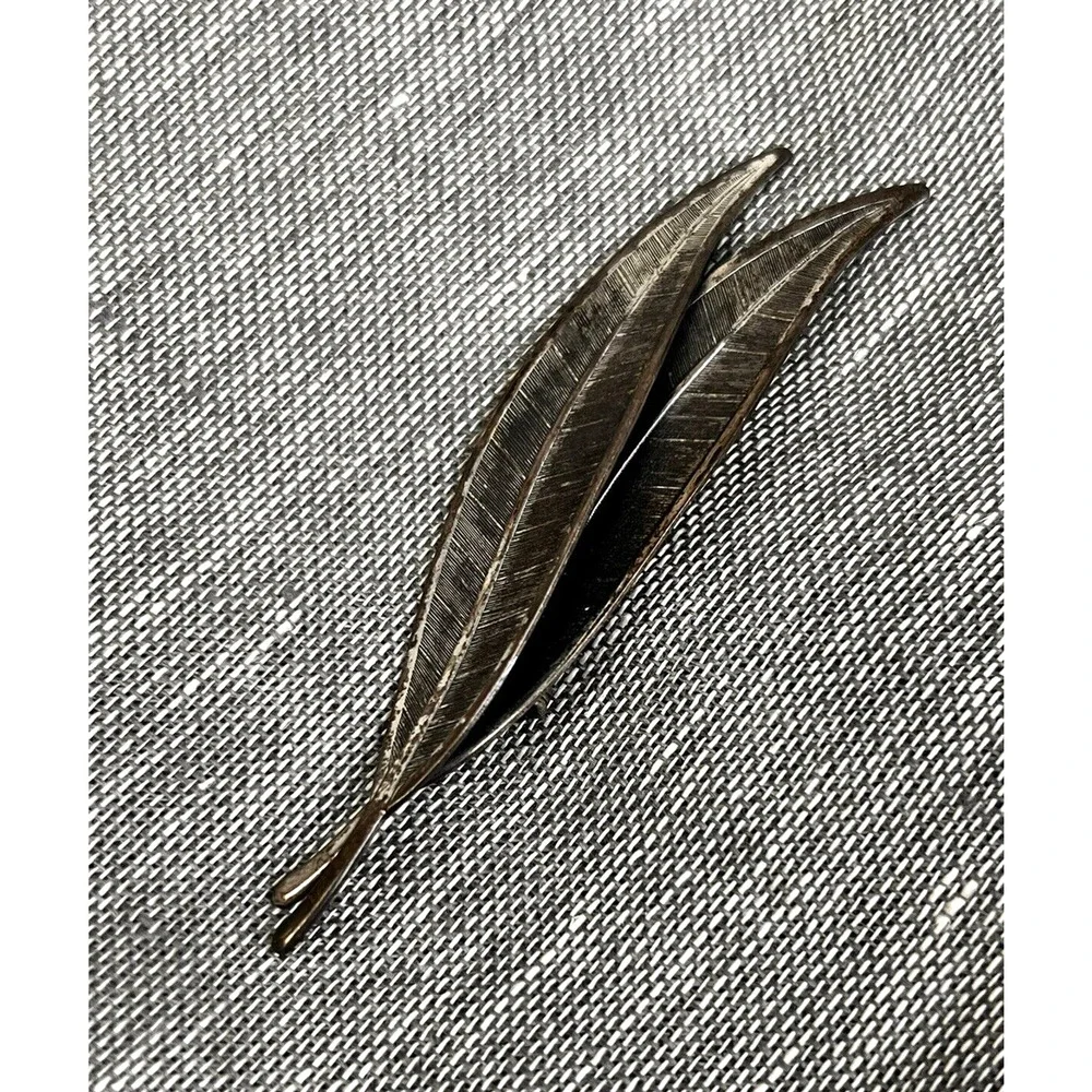 Leaf Pin Vintage Costume Jewelry Gold Preppy Career Minimalist